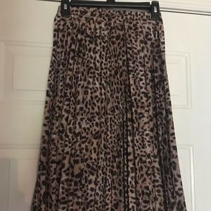 Pleated Leopard Print Skirt